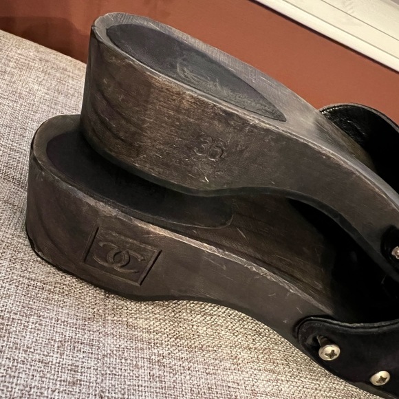CHANEL wooden clog slides - Picture 6 of 7